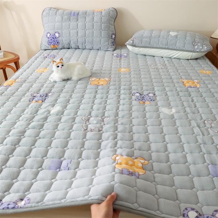 91家纺网 家纺一手货源 找家纺 凌云家纺 2025新款A类牛奶绒床垫软垫学生宿舍单人床褥可机洗 泰迪熊