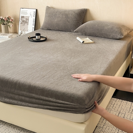 91家纺网 家纺一手货源 找家纺 （总）卢赛尔 2025新款高克重200g牛奶绒单床笠