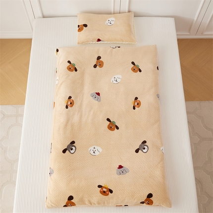 91家纺网 家纺一手货源 找家纺 艾佳宝贝 2024牛奶绒豆豆绒可拆式多功能防踢被 防踢被-汪汪家族