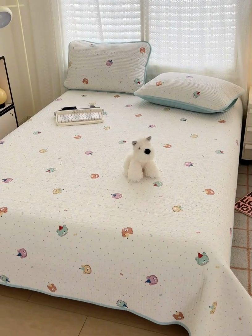 91家纺网 家纺一手货源 找家纺 沐纯家居 2025新款婴儿绒纯棉水洗床盖 萌宠小熊-海蓝