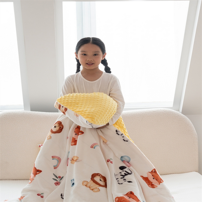 91家纺网 家纺一手货源 找家纺 艾佳宝贝 2024牛奶绒豆豆绒可拆式多功能防踢被 防踢被-萌趣动物园