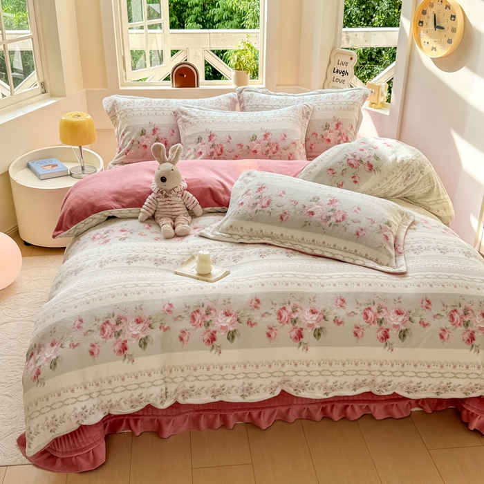 91家纺网 家纺一手货源 找家纺 尚美 2024新款高克重印花花边牛奶绒床盖四件套 浪漫