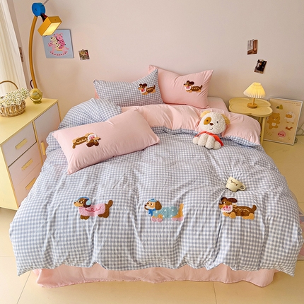 91家纺网 家纺一手货源 找家纺 （总）尤米 2024新款可爱腊肠狗系列毛巾绣四件套