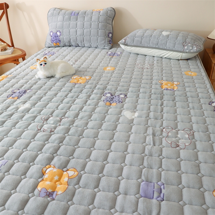 91家纺网 家纺一手货源 找家纺 凌云家纺 2025新款A类牛奶绒床垫软垫学生宿舍单人床褥可机洗 泰迪熊