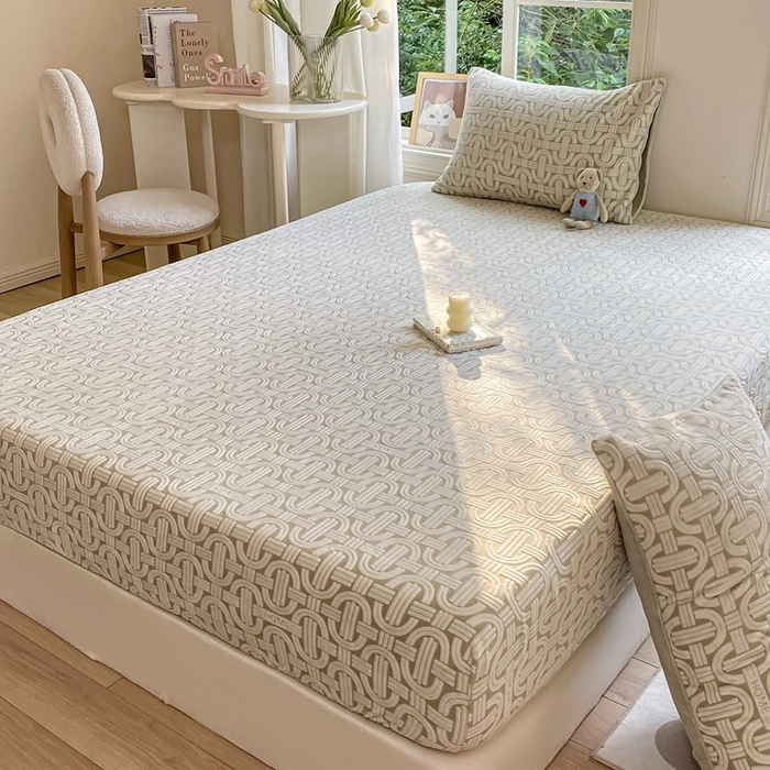 91家纺网 家纺一手货源 找家纺 大境 2024新款A类雕花绒牛奶绒床笠三件套单床笠宝宝绒婴儿绒 巴克曼 米灰