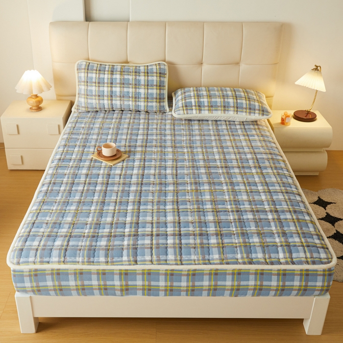 91家纺网 家纺一手货源 找家纺 鑫钰 2024新款A类无印风牛奶绒大豆夹棉床笠-暖格 暖格-简希蓝