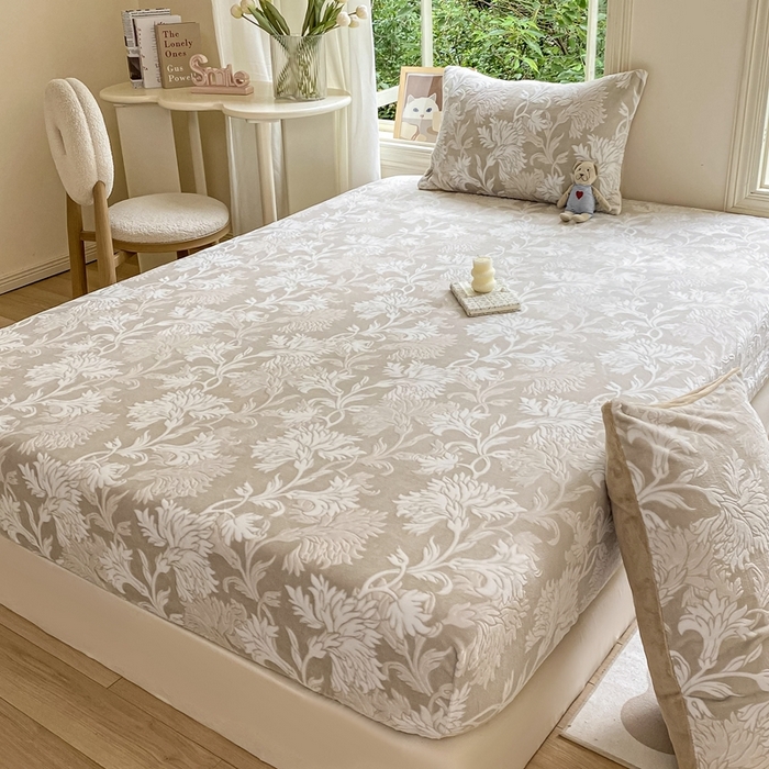 91家纺网 家纺一手货源 找家纺 大境 2024新款A类雕花绒牛奶绒床笠三件套单床笠宝宝绒婴儿绒 罗曼 淡灰