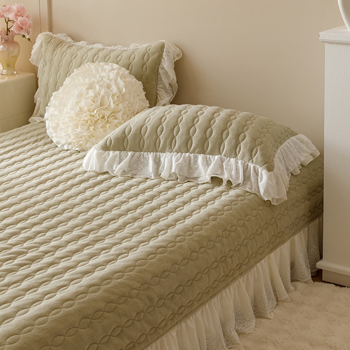 91家纺网 家纺一手货源 找家纺 胜权家纺 2024秋冬新款法式牛奶绒蕾丝单床盖系列-爱丽丝 爱丽丝-橄榄绿