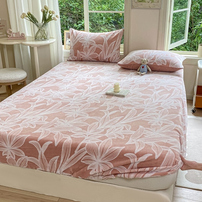 91家纺网 家纺一手货源 找家纺 大境 2024新款A类雕花绒牛奶绒床笠三件套单床笠宝宝绒婴儿绒 叶阑 蔷薇粉