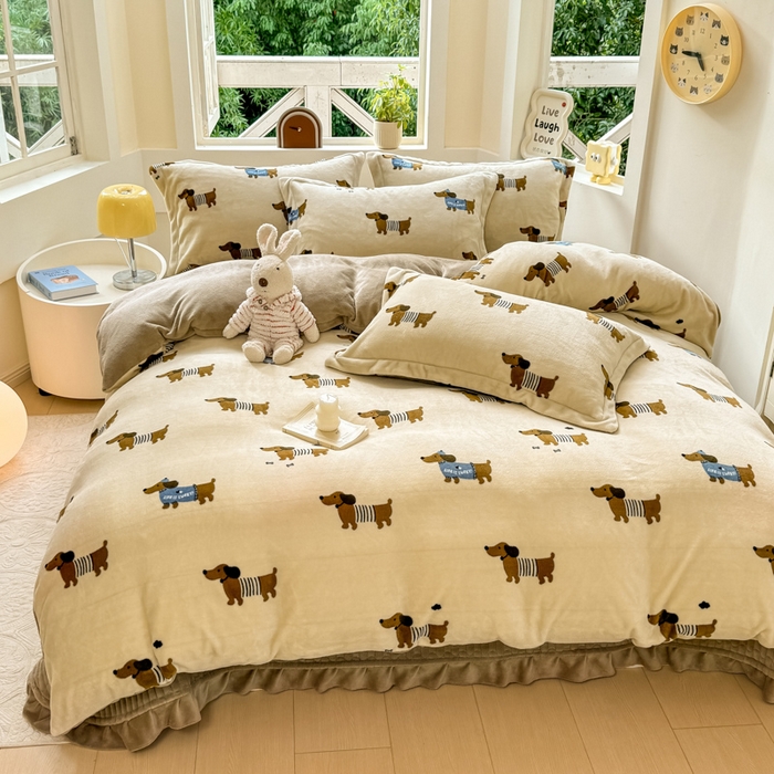 91家纺网 家纺一手货源 找家纺 尚美 2024新款高克重印花花边牛奶绒床盖四件套 跳跳狗