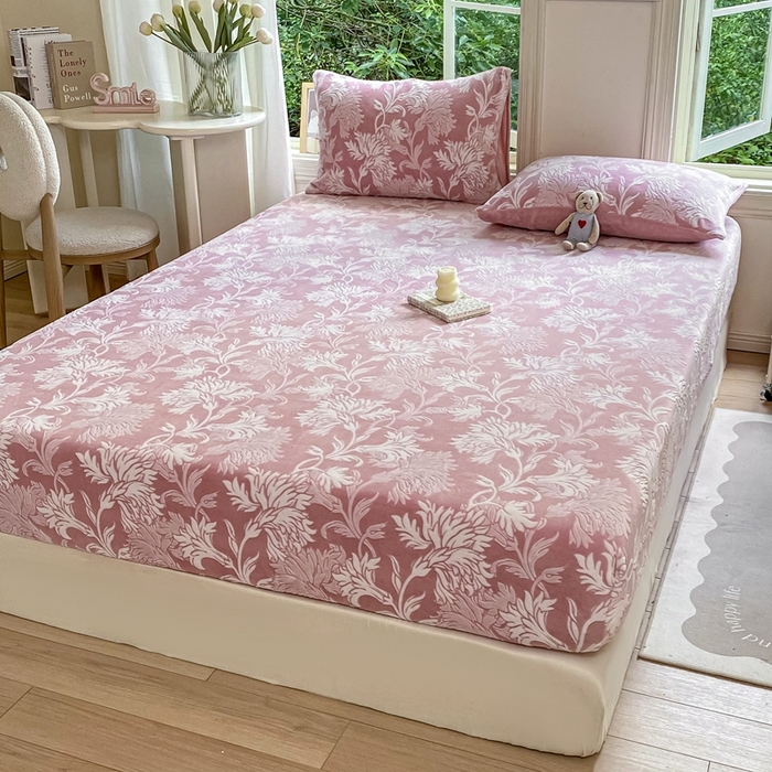 91家纺网 家纺一手货源 找家纺 大境 2024新款A类雕花绒牛奶绒床笠三件套单床笠宝宝绒婴儿绒 罗曼 贝壳粉