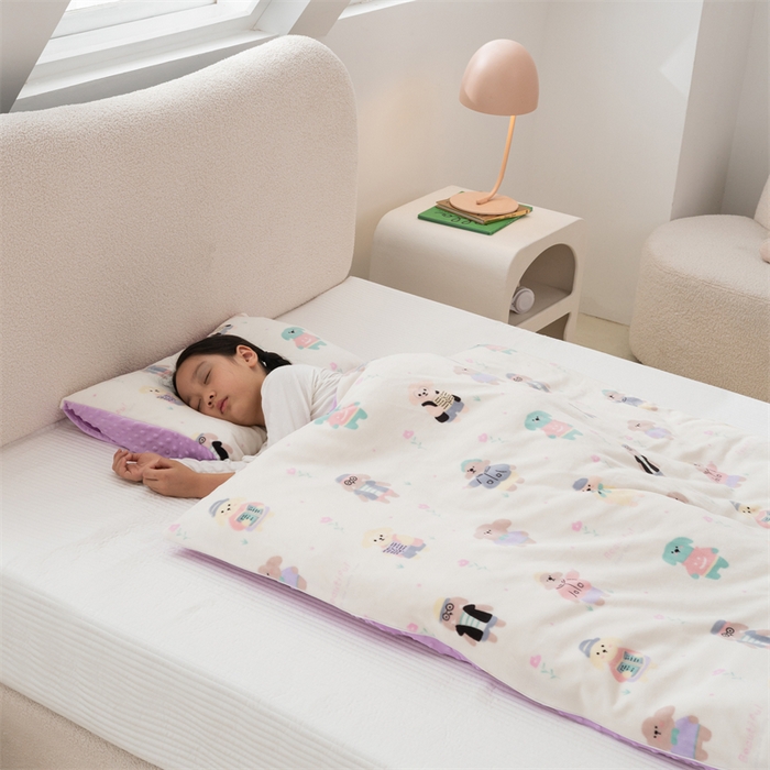 91家纺网 家纺一手货源 找家纺 艾佳宝贝 2024牛奶绒豆豆绒可拆式多功能防踢被 防踢被-缤纷熊多多