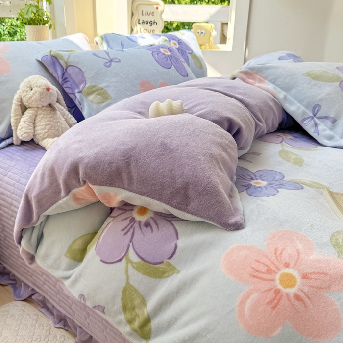 91家纺网 家纺一手货源 找家纺 尚美 2024新款高克重印花花边牛奶绒床盖四件套 紫薇