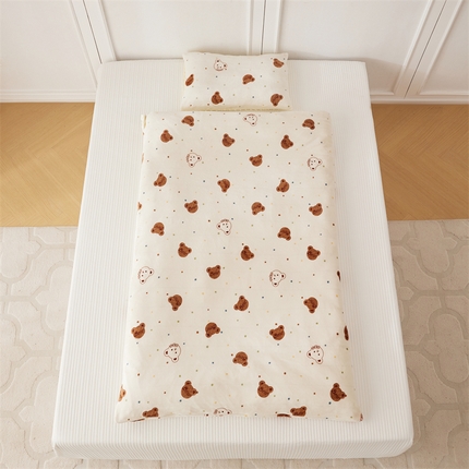 91家纺网 家纺一手货源 找家纺 艾佳宝贝 2024牛奶绒豆豆绒可拆式多功能防踢被 防踢被-小熊饼干