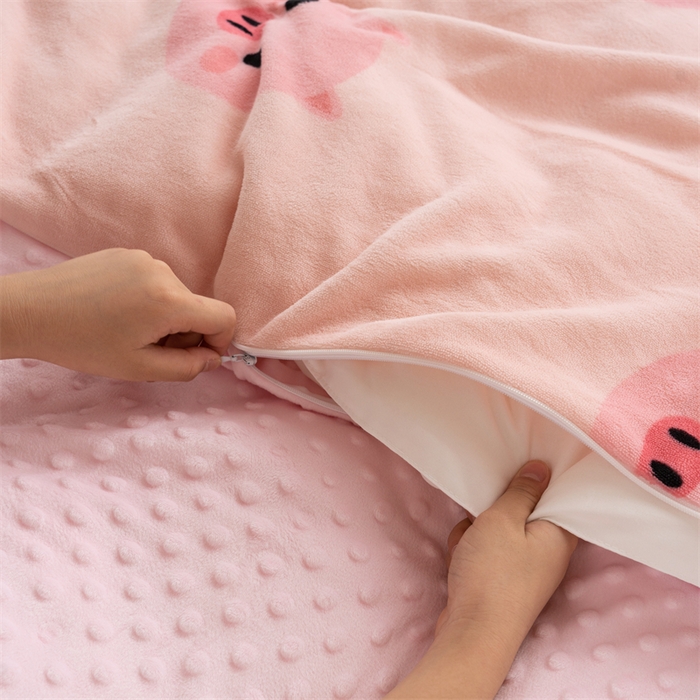 91家纺网 家纺一手货源 找家纺 艾佳宝贝 2024牛奶绒豆豆绒可拆式多功能防踢被 防踢被-pink小猪