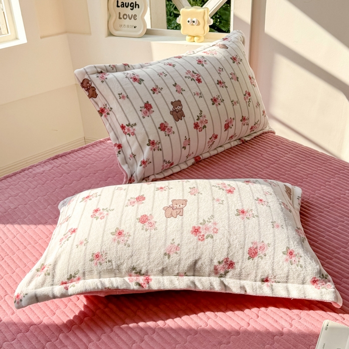 91家纺网 家纺一手货源 找家纺 尚美 2024新款高克重印花花边牛奶绒床盖四件套 花花世界