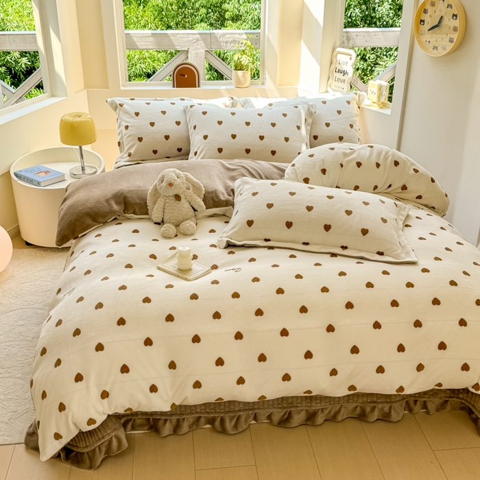 91家纺网 家纺一手货源 找家纺 尚美 2024新款高克重印花花边牛奶绒床盖四件套 咖爱心