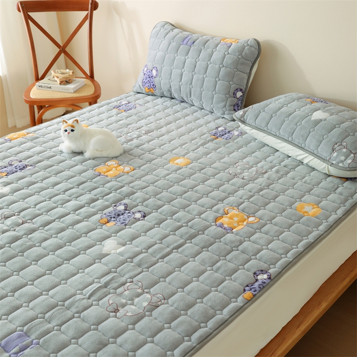 91家纺网 家纺一手货源 找家纺 凌云家纺 2025新款A类牛奶绒床垫软垫学生宿舍单人床褥可机洗 泰迪熊