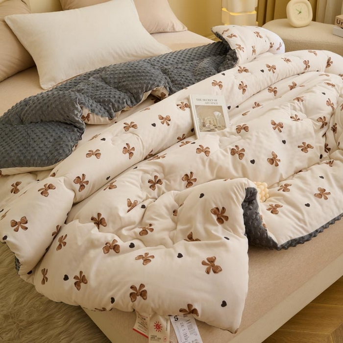 91家纺网 家纺一手货源 找家纺 鑫琪莱家纺  2024新款针织绒豆豆绒被芯 豆豆绒-蝴蝶结