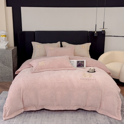 91家纺网 家纺一手货源 找家纺 航途席业 2025新款牛奶绒四件套-唯爱系列 唯爱-粉