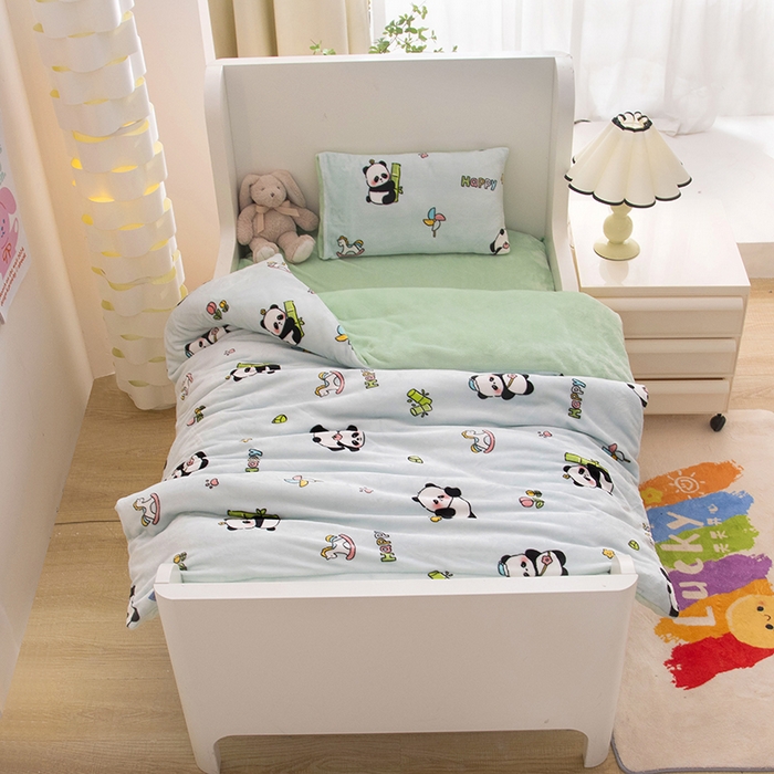 91家纺网 家纺一手货源 找家纺 萌宝 2024新款幼儿园牛奶绒三件套儿童珊瑚绒被套 小熊猫