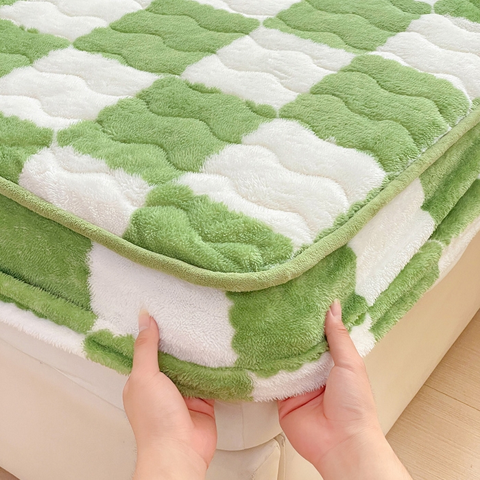 91家纺网 家纺一手货源 找家纺 叠派家纺 2024款秋冬北极绒加厚夹棉床笠三件套印花泰迪绒床垫保护罩-格子系列 绿