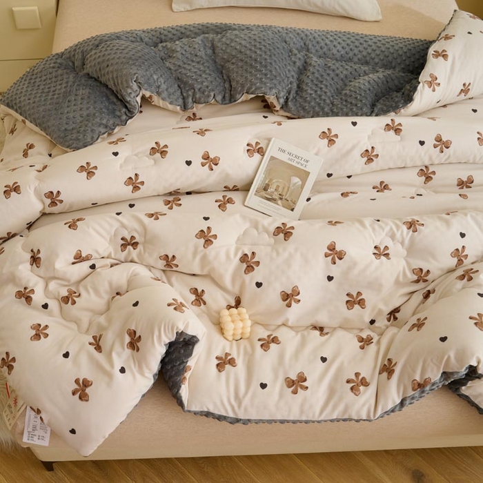 91家纺网 家纺一手货源 找家纺 鑫琪莱家纺  2024新款针织绒豆豆绒被芯 豆豆绒-蝴蝶结