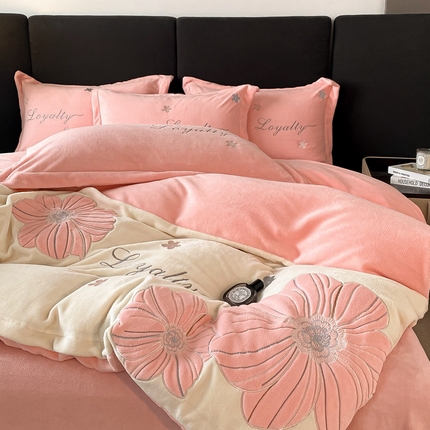 你好美丽 2025新款200克A类牛奶绒贴布绣大阪四件套雅漾-芬芳 芬芳粉