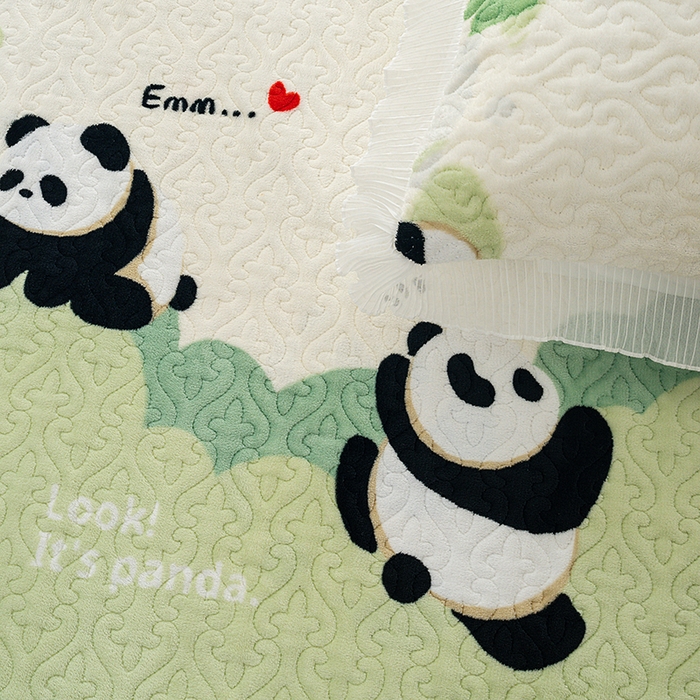 91家纺网 家纺一手货源 找家纺 冬然 2024新款牛奶绒床盖榻榻米床盖炕盖熊猫宝贝