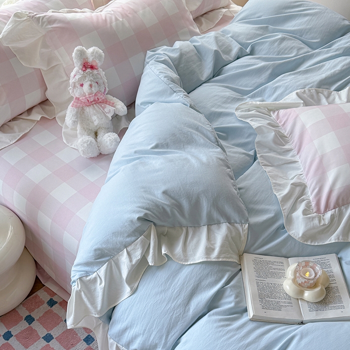 91家纺网 家纺一手货源 找家纺 桃心家居 2024新款A类亲肤舒适软糯云柔水洗棉化纤韩版奶油格子撞色水洗棉系列四件套 水洗棉花边-H蓝蓝粉大格