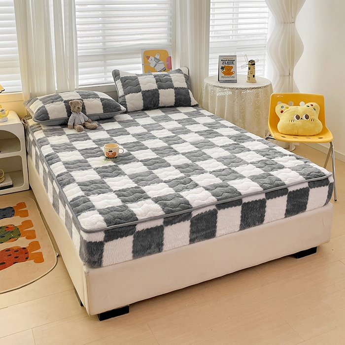 91家纺网 家纺一手货源 找家纺 叠派家纺 2024款秋冬北极绒加厚夹棉床笠三件套印花泰迪绒床垫保护罩-格子系列 灰