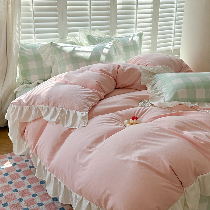 91家纺网 家纺一手货源 找家纺 桃心家居 2024新款A类亲肤舒适软糯云柔水洗棉化纤韩版奶油格子撞色水洗棉系列四件套 水洗棉花边-H粉绿格