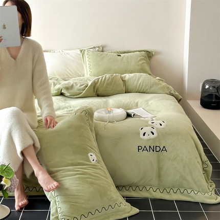 泽西家纺 2024秋冬新款高端加厚保暖A类蚕丝绒立体刺绣贴布绣牛奶绒四件套-快乐熊猫 快乐熊猫 绿矾