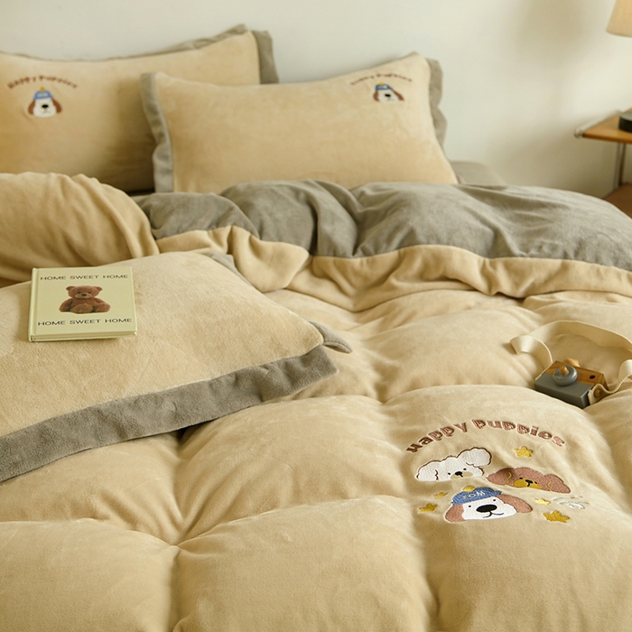 91家纺网 家纺一手货源 找家纺 大渔生活 2025新款高克重卡通牛奶绒刺绣四件套--耶耶狗 耶耶狗-黄