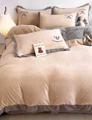 91家纺网 家纺一手货源 找家纺 大渔生活 2025新款高克重卡通牛奶绒刺绣四件套--耶耶狗 耶耶狗-黄