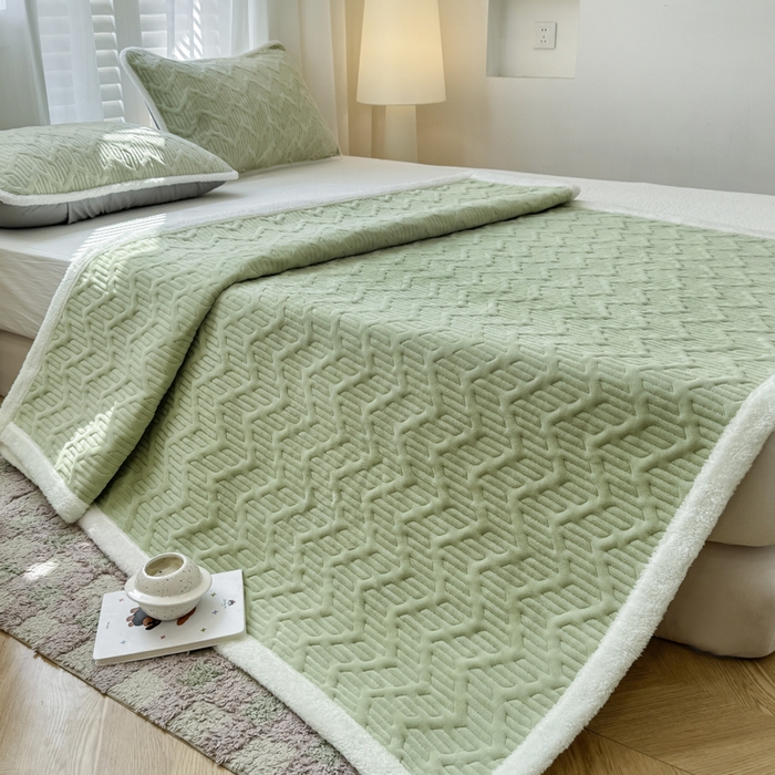 91家纺网 家纺一手货源 找家纺 子曰 2024新款牛奶绒夹棉床垫三件套 绿梵