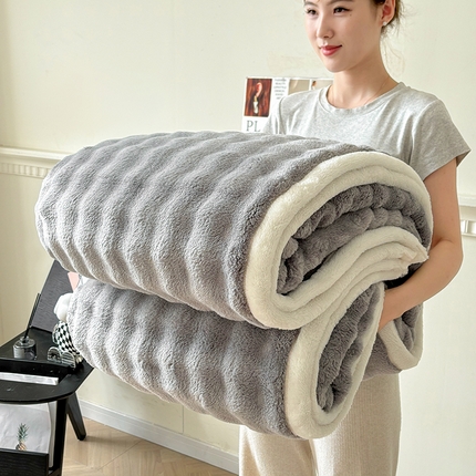 91家纺网 家纺一手货源 找家纺 （总）可恩欣 2025新款仿兔毛泡泡牛奶绒法莱绒单层毯双面绒毯（包边）系列