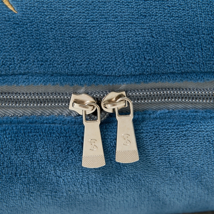 91家纺网 家纺一手货源 找家纺 （总）照世家纺 2024新款牛奶绒策马奔腾抱枕被系列（控价72、92、139、169、219）