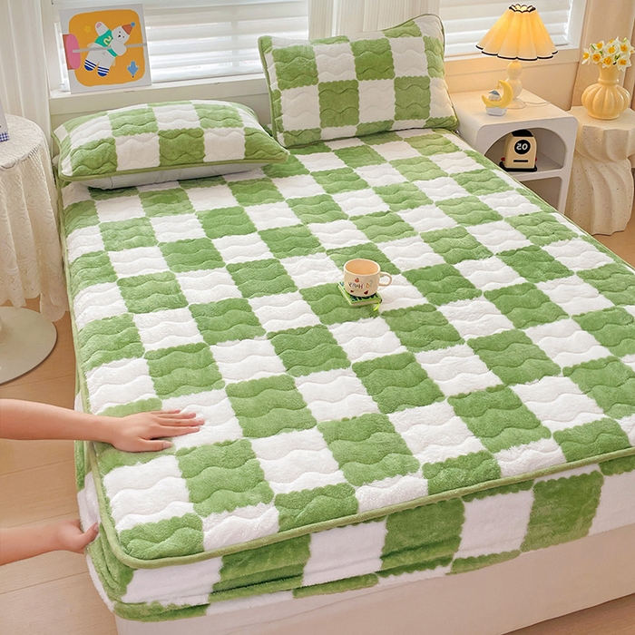 91家纺网 家纺一手货源 找家纺 叠派家纺 2024款秋冬北极绒加厚夹棉床笠三件套印花泰迪绒床垫保护罩-格子系列 绿