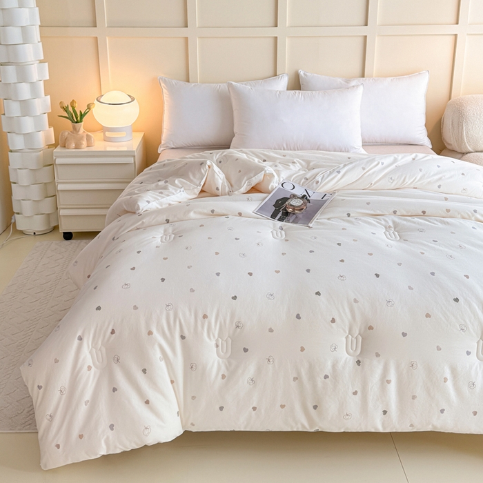 91家纺网 家纺一手货源 找家纺 丽卡家纺（原丽卡家纺） 2024新款7A抗菌艾阳棉提花大豆被子被芯 暖心春秋被