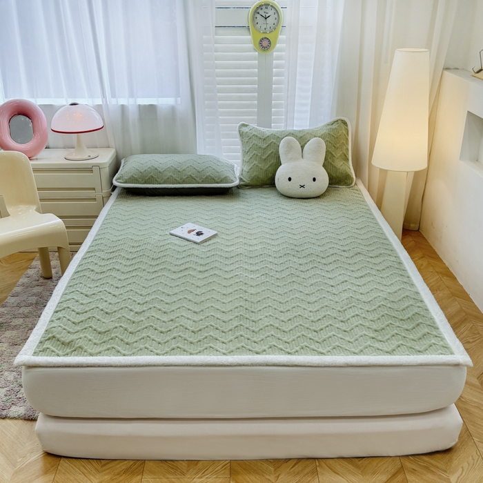 91家纺网 家纺一手货源 找家纺 子曰 2024新款牛奶绒夹棉床垫三件套 绿梵