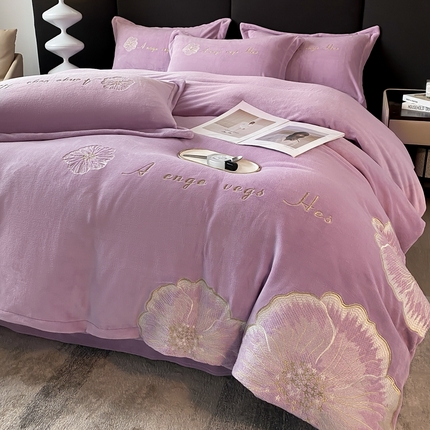 91家纺网 家纺一手货源 找家纺 你好美丽 2025新款牛奶绒A类200克四件套刺绣香韵-花之语 花之语紫
