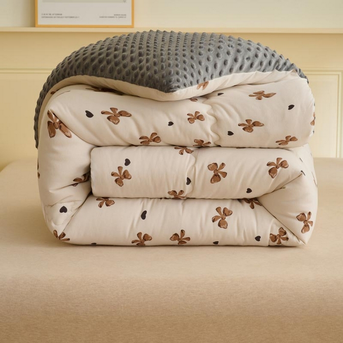 91家纺网 家纺一手货源 找家纺 鑫琪莱家纺  2024新款针织绒豆豆绒被芯 豆豆绒-蝴蝶结