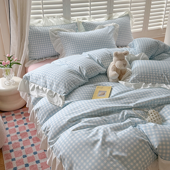 91家纺网 家纺一手货源 找家纺 桃心家居 2024新款A类亲肤舒适软糯云柔水洗棉化纤韩版奶油格子撞色水洗棉系列四件套 水洗棉花边-H粉蓝格