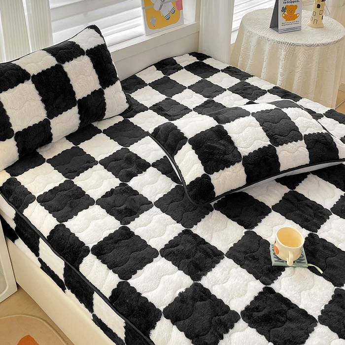 91家纺网 家纺一手货源 找家纺 叠派家纺 2024款秋冬北极绒加厚夹棉床笠三件套印花泰迪绒床垫保护罩-格子系列 黑