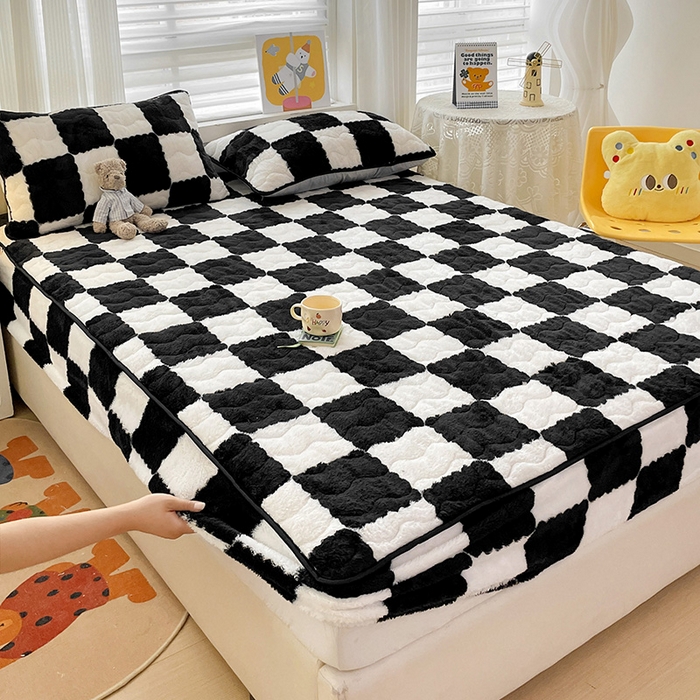91家纺网 家纺一手货源 找家纺 叠派家纺 2024款秋冬北极绒加厚夹棉床笠三件套印花泰迪绒床垫保护罩-格子系列 黑