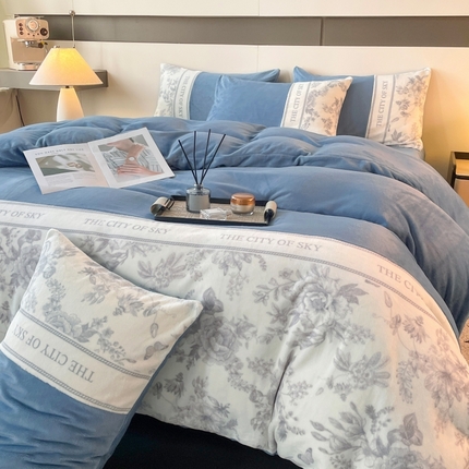 91家纺网 家纺一手货源 找家纺 （总）麦空家居 2025新款220克高克重数码印花拼接牛奶绒四件套-花园里