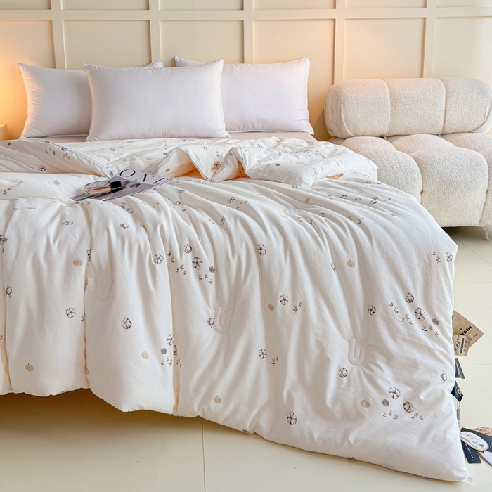 91家纺网 家纺一手货源 找家纺 丽卡家纺（原丽卡家纺） 2024新款7A抗菌艾阳棉提花大豆被子被芯 绵意春秋被