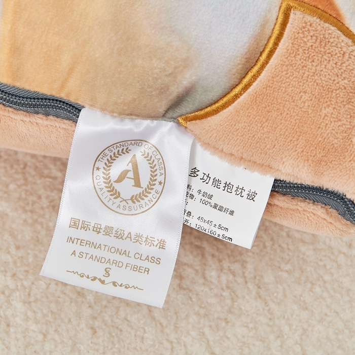 91家纺网 家纺一手货源 找家纺 照世家纺 2024新款牛奶绒策马奔腾抱枕被系列（控价72、92、139、169、219） 驼色