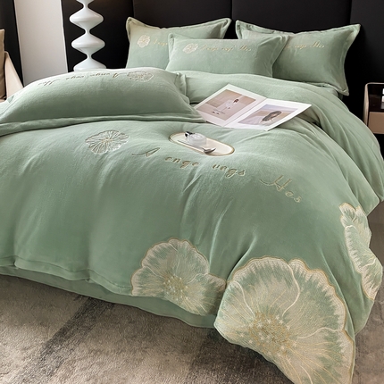 91家纺网 家纺一手货源 找家纺 你好美丽 2025新款牛奶绒A类200克四件套刺绣香韵-花之语 花之语绿